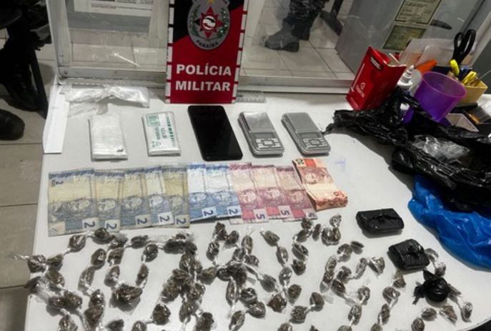 Homem é detido embalando drogas na porta de casa, na Paraíba 