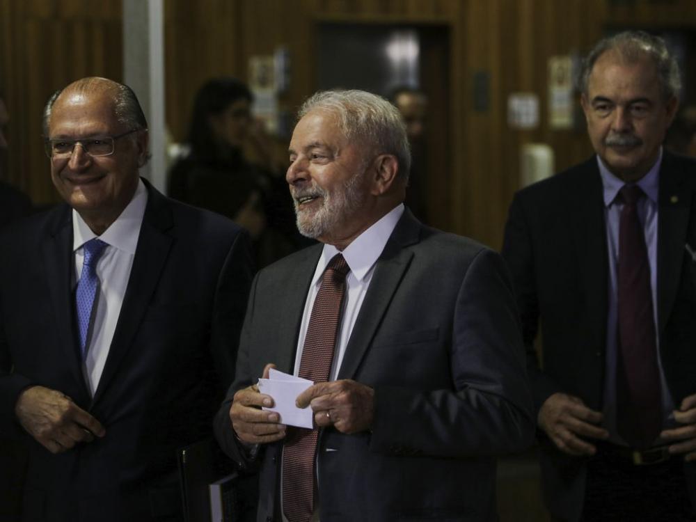 Governo de transição quer finalizar texto da PEC nesta semana