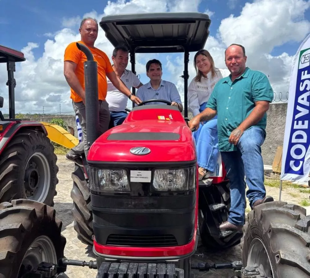 Prefeitura de Passagem-PB recebe novo trator para reforçar a agricultura do município