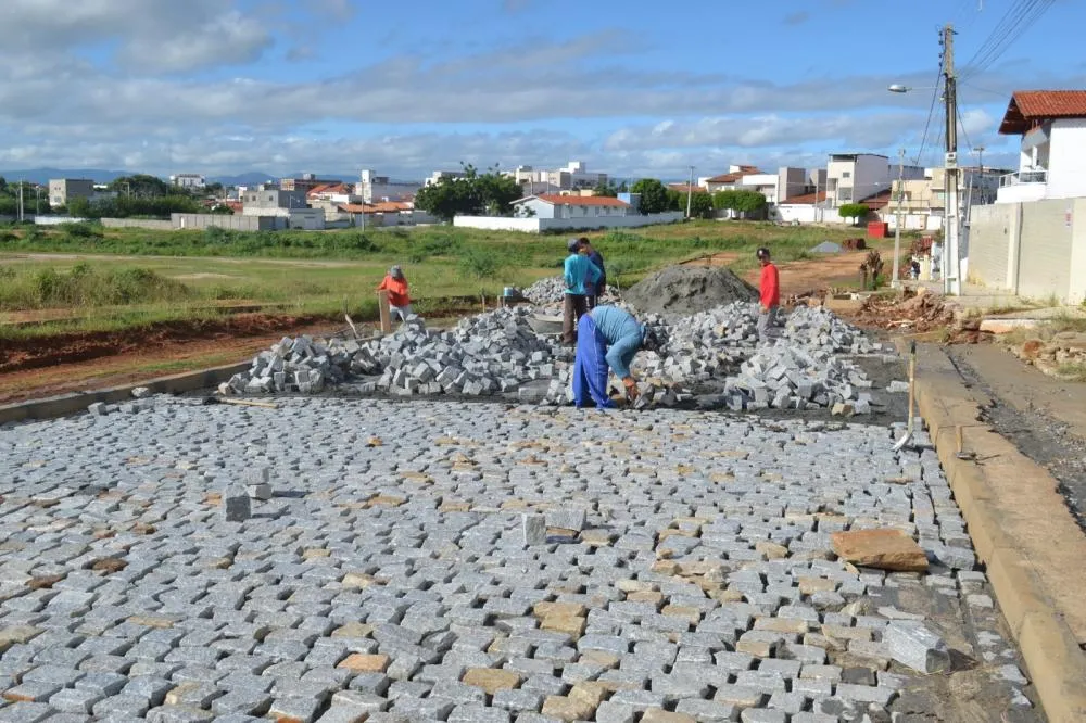 Obras seguem em ritmo acelerado em diversos bairros de Patos