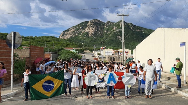 Secretaria de Educação e Escolas de Mãe d’Água realizam “Caminhada pela Paz” 