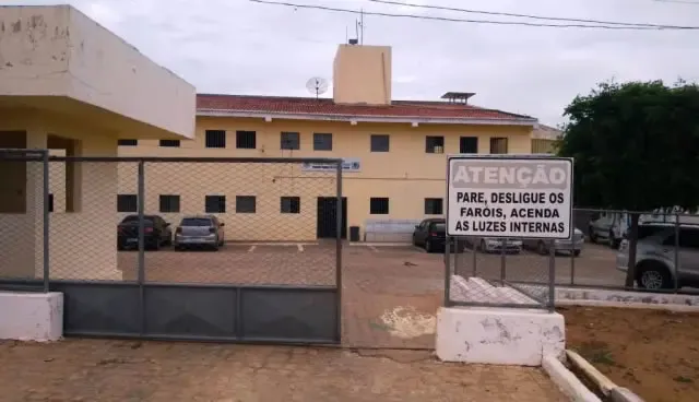 Desconhecido tenta arremessar celular para o interior do Presídio Padrão de Catolé do Rocha