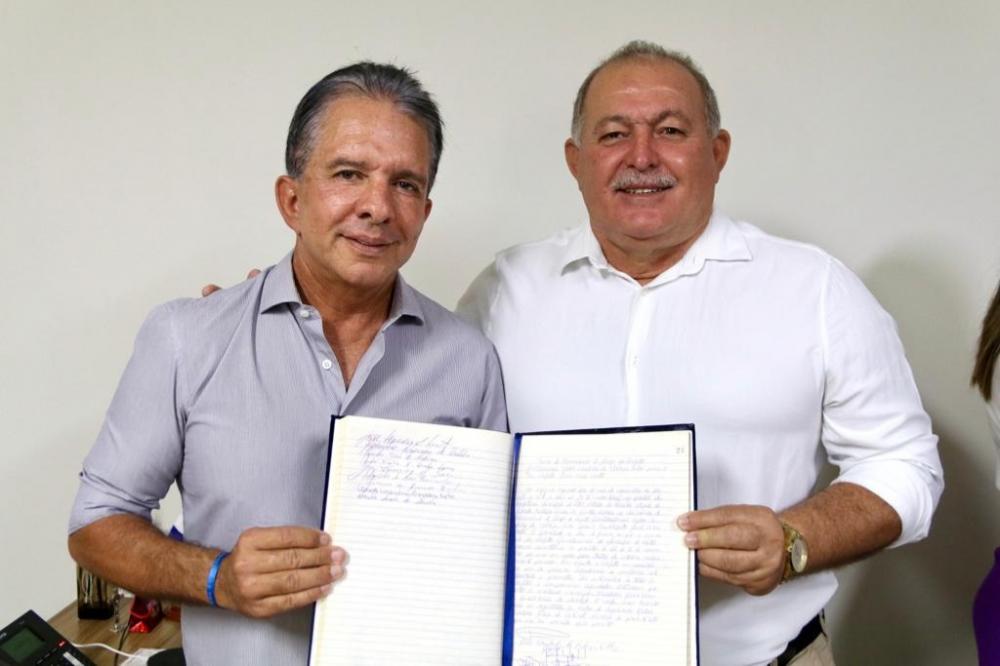 Nabor Wanderley empossa Jacob Souto como prefeito interino de Patos