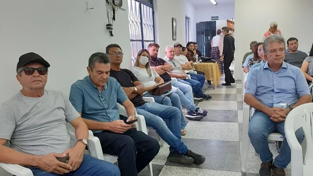 Prefeito Cirino e secretário de Agricultura participam de reunião para debater implantação do Consórcio do SIM 