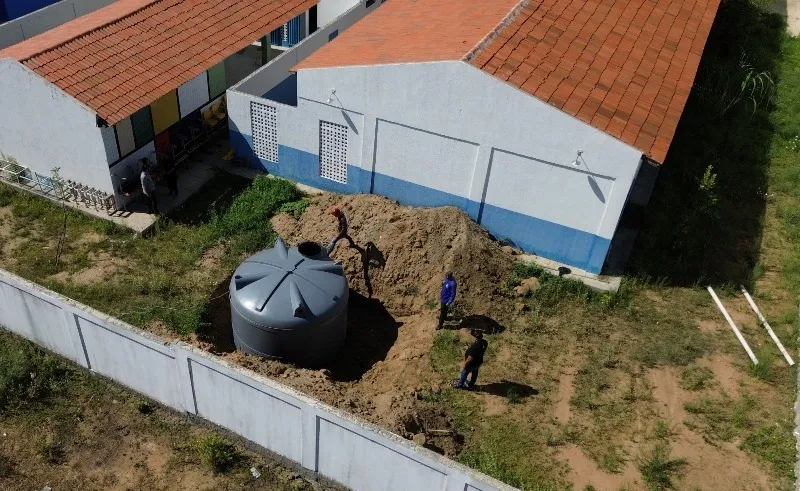 Secretaria de Agricultura instala cisterna de 16 mil litros na Escola Nina Nóbrega