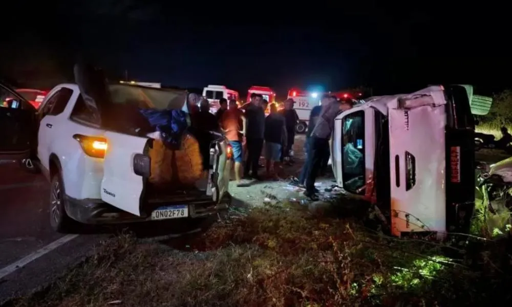 Grave colisão entre caminhonetes deixa feridos no trevo da BR-110 com a BR-230, em Santa Gertrudes