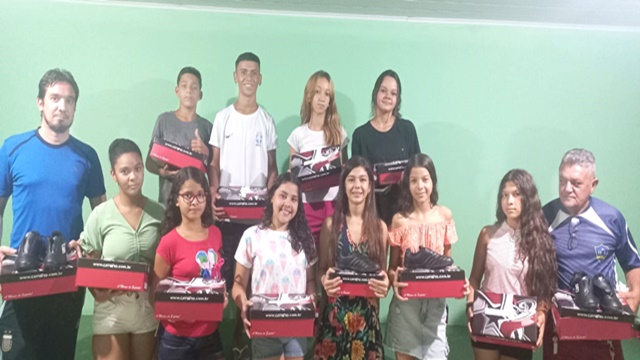 Secretaria de Esportes de São José do Bonfim entrega padrões para equipes de handebol da cidade