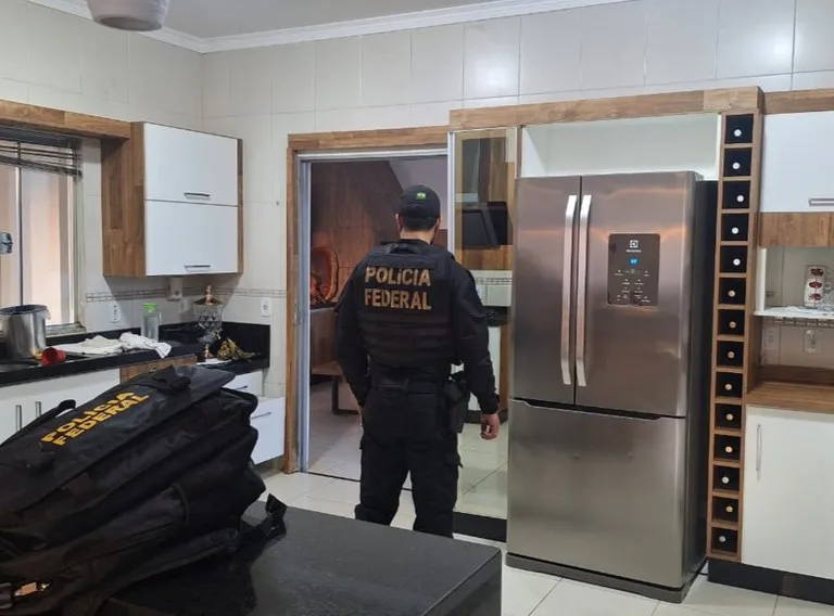 Polícia Federal cumpre mandados na Paraíba contra associação criminosa especializada em fraudar contas digitais