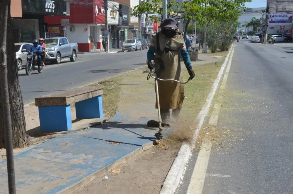 Prefeitura de Patos realiza ações de manutenção e limpeza urbana