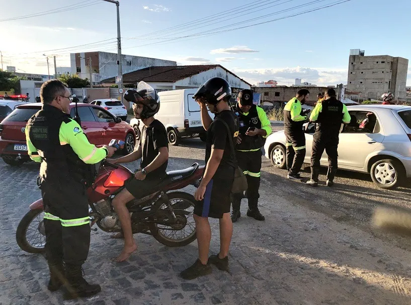 Ação conjunta entre STTRANS, 4ª CPTRAN e Lei Seca intensifica fiscalização durante o Maio Amarelo em Patos