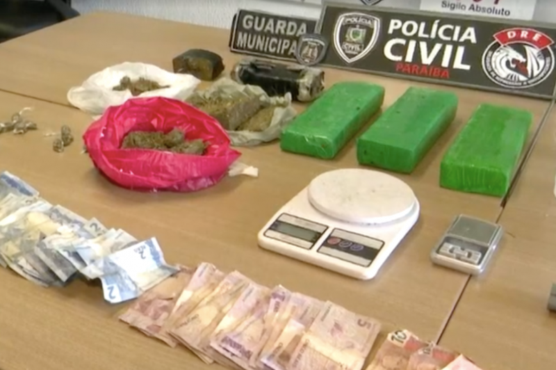 Grupo de flanelinhas é preso suspeito de tráfico de drogas, na capital paraibana