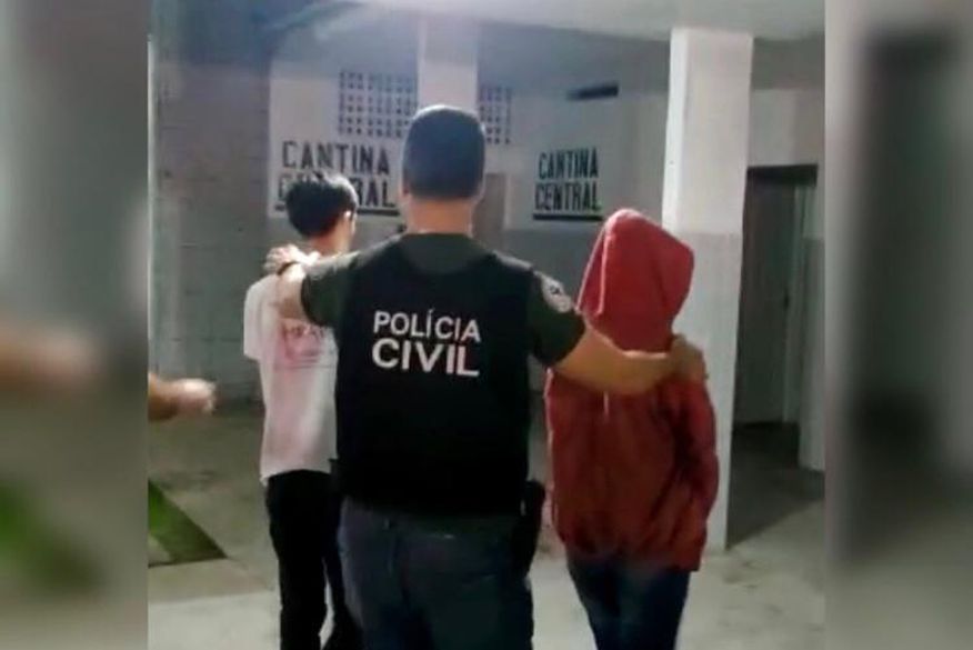 Adolescente acusado de matar e esconder corpo da mãe vai para Lar do Garoto e namorada vai para presídio