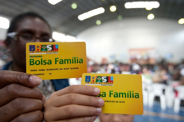Pagamentos de maio do novo Bolsa Família começam nesta semana; veja datas