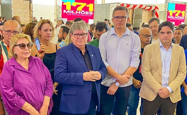 “Investimento fundamental para a qualidade do ensino paraibano”, ressalta Francisca Motta, em solenidade com o governador - ouça 