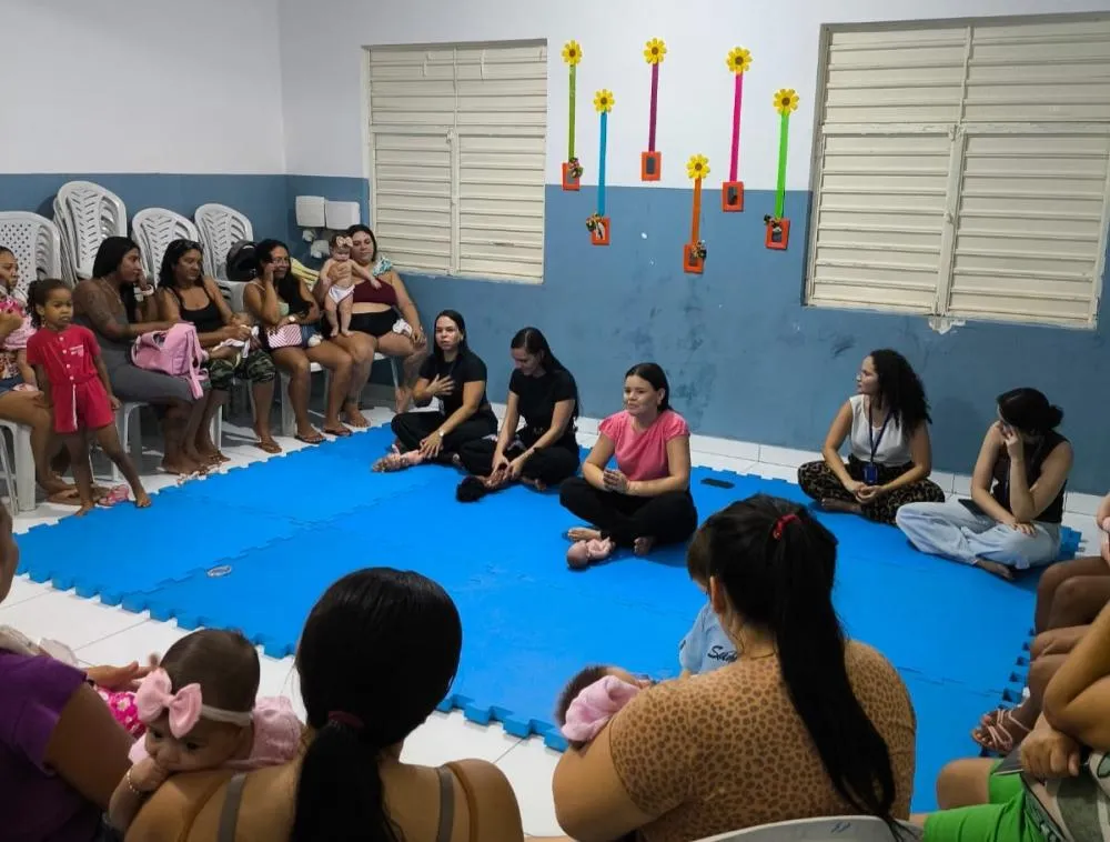 Técnica de Shantala e estimulação precoce são levadas às mães de Patos por meio de oficinas nos CRAS