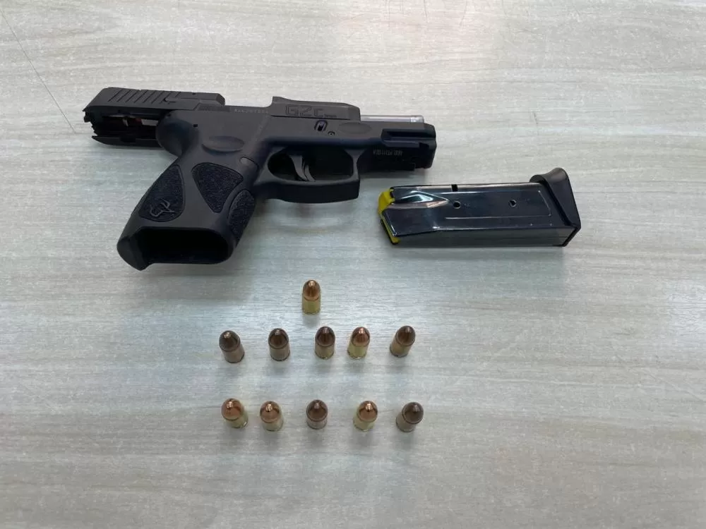 Mulher com arma de uso restrito é presa em flagrante na Justiça Federal de Campina Grande