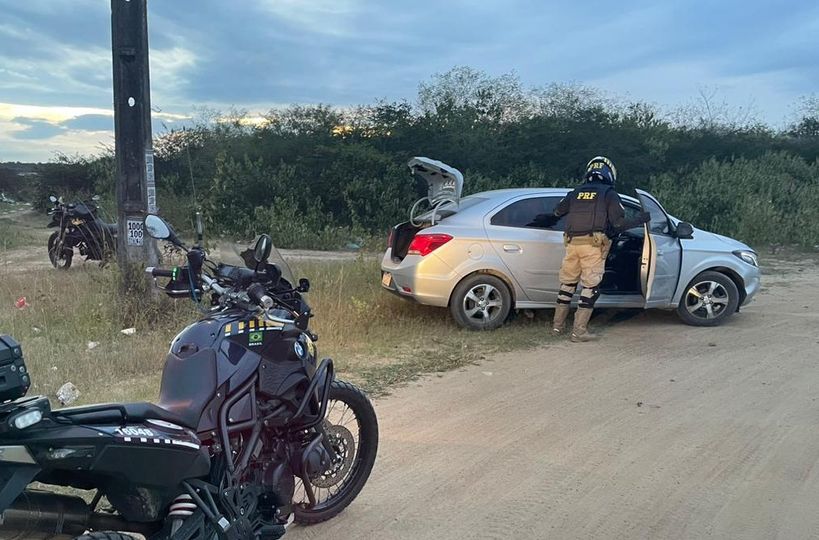 PRF recupera veículo com registro de roubo/furto após perseguição na Paraíba