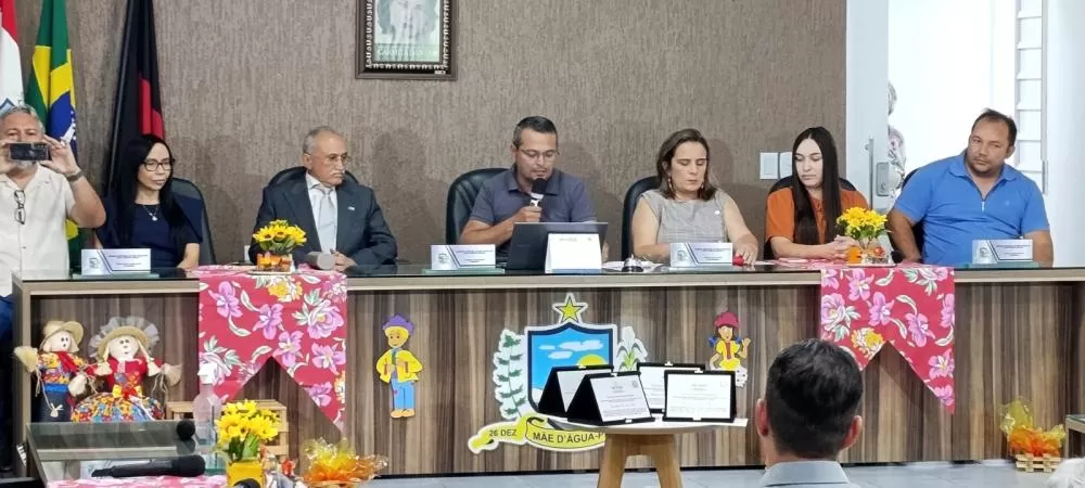 Câmara de Vereadores de Mãe D´Água realiza Sessão Solene de entrega do Título de Cidadão
