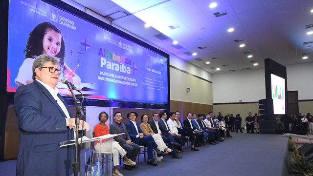João Azevêdo lança programa de alfabetização na idade certa e potencializa ensino-aprendizagem 