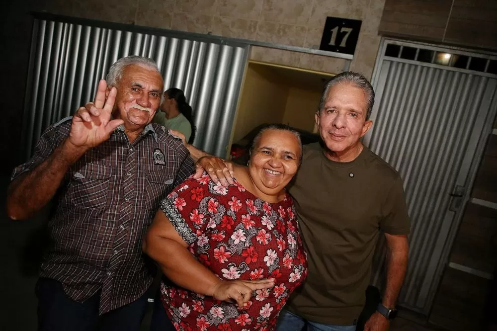 Moradores comemoram pavimentação da Rua Manoel Reinaldo no Jatobá