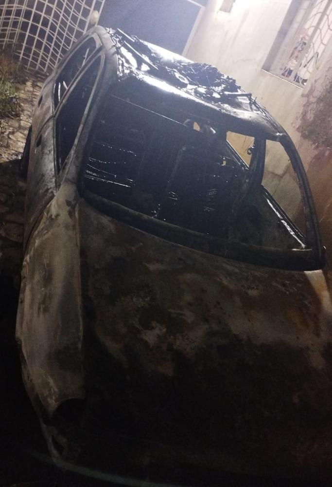 VÍDEO: Incêndio destrói carro de som do publicitário “Rafael Pressão”, em Patos 