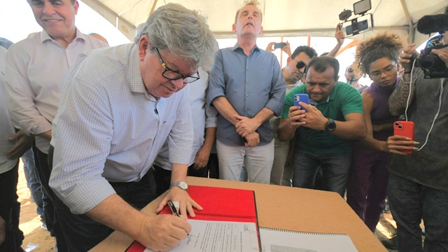 João Azevêdo autoriza investimentos de mais de R$ 50 milhões para pavimentação de rodovias no Sertão da Paraíba