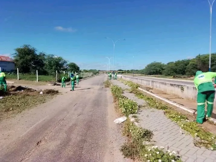 ZELANDO POR PATOS: SEINFRA segue com serviços de limpeza e manutenção em diversos bairros