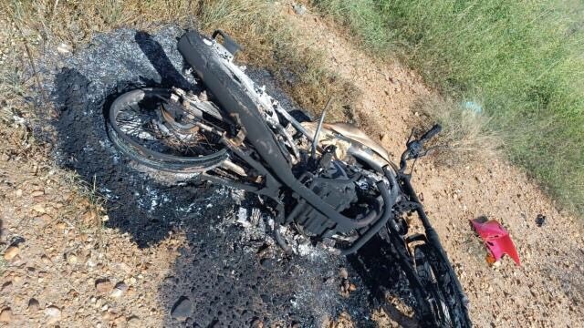 Moto furtada em Itaporanga é encontrada queimada
