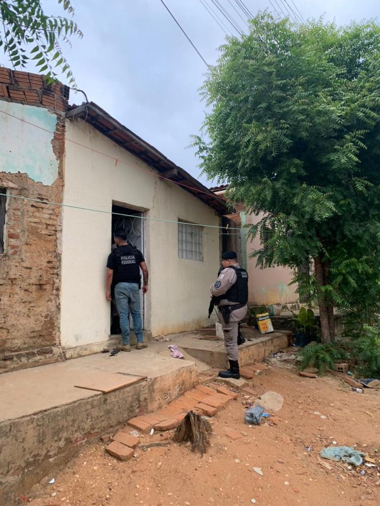 Vídeo: POLÍCIA FEDERAL E POLÍCIA MILITAR DEFLAGRAM OPERAÇÃO CONTRA CRIMES PREVIDENCIÁRIOS, EM PATOS