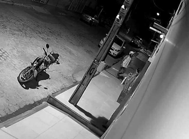 Mulher tem celular tomado por assalto na cidade de Sousa