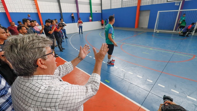 João Azevêdo entrega reforma do ginásio e parque infantil no Instituto dos Cegos de Campina Grande e destaca compromisso com políticas de inclusão