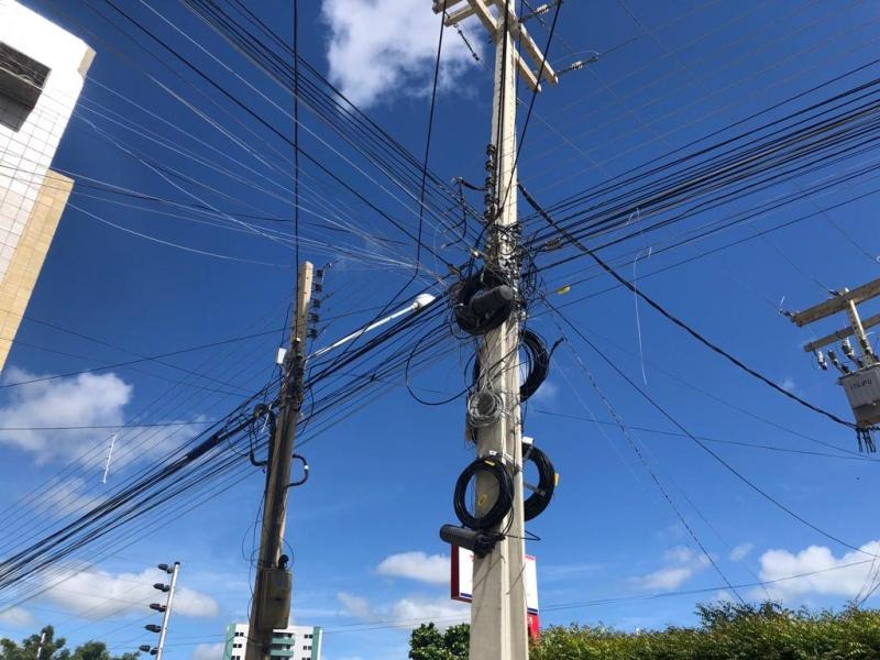 Força-tarefa já recolheu mais de três toneladas de fios e cabos de internet não utilizados em Patos