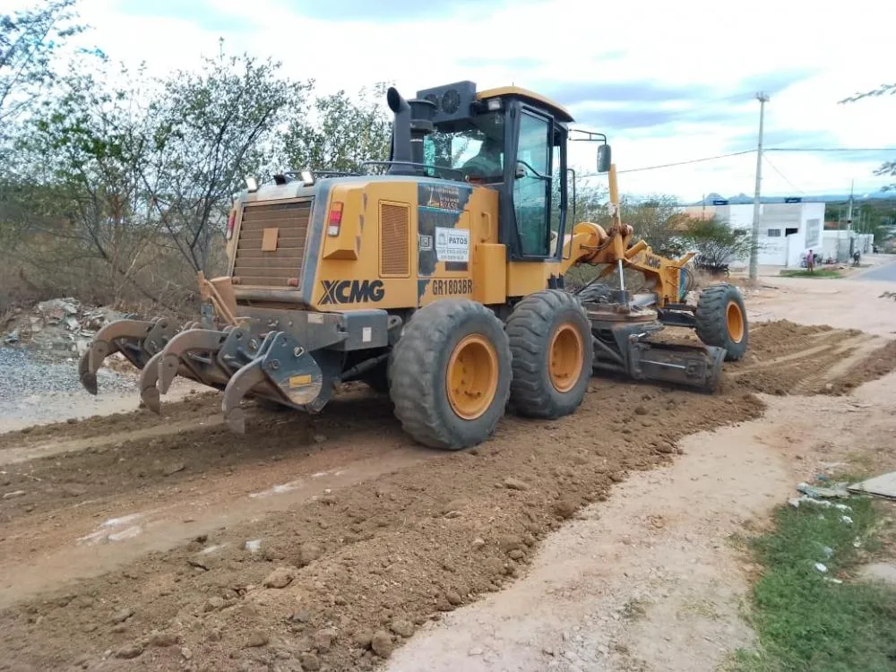 Seinfra realiza série de serviços de infraestrutura em diversos bairros de Patos