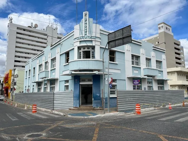 A Prefeitura de Patos comunica que, mesmo com a reforma estrutural do prédio, o atendimento ao público não foi interrompido.