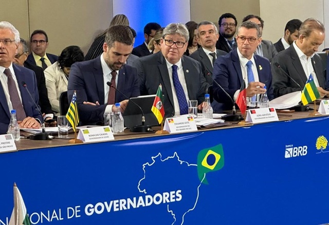 João discute piso da enfermagem em reunião com governadores