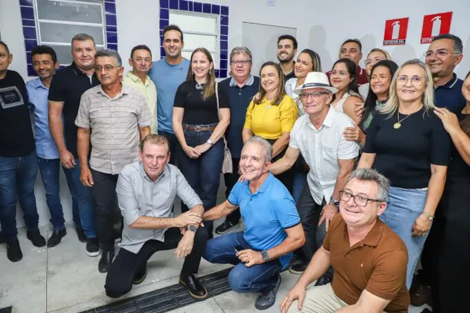 Nabor acompanha entrega de investimentos em municípios do Sertão e participa do Orçamento Democrático em Pombal