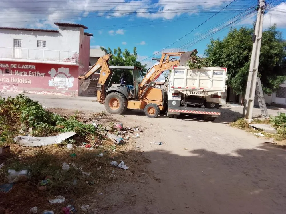 Seinfra de Patos realiza ações de limpeza e infraestrutura em diversos bairros 