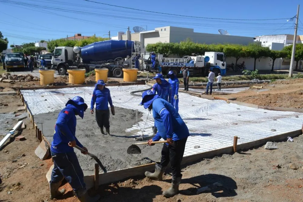 Obra da passagem molhada avança na Rua Severino Soares e Prefeitura de Patos intensifica ações de infraestrutura urbana