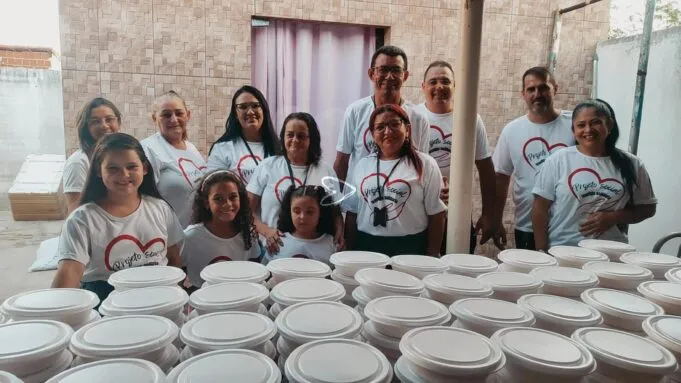 Projeto Ivanilda Solidária distribui 280 quentinhas em comunidades carentes de Patos