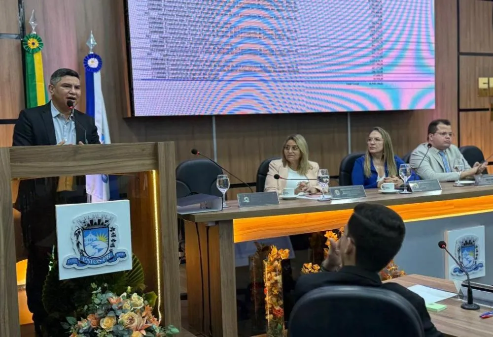 Patos reafirma compromisso com a transparência e o fortalecimento da saúde pública durante audiência na Câmara