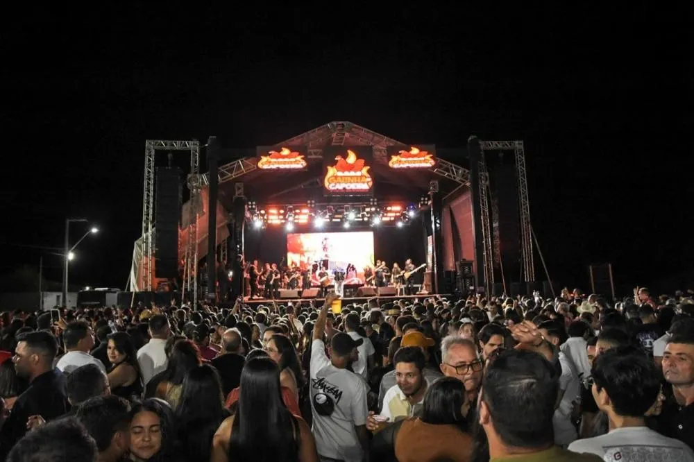 Show de Flávio José é ponto alto da noite no terceiro Festival da Galinha, em Santa Gertrudes
