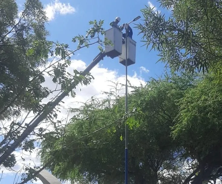 SEINFRA realiza serviços de manutenção, limpeza e iluminação em diversos pontos de Patos