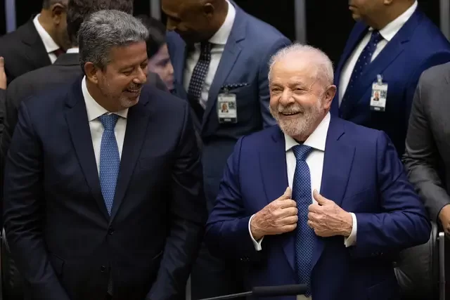 Após emparedar Lula, Câmara mantém ministérios: veja como votaram os deputados