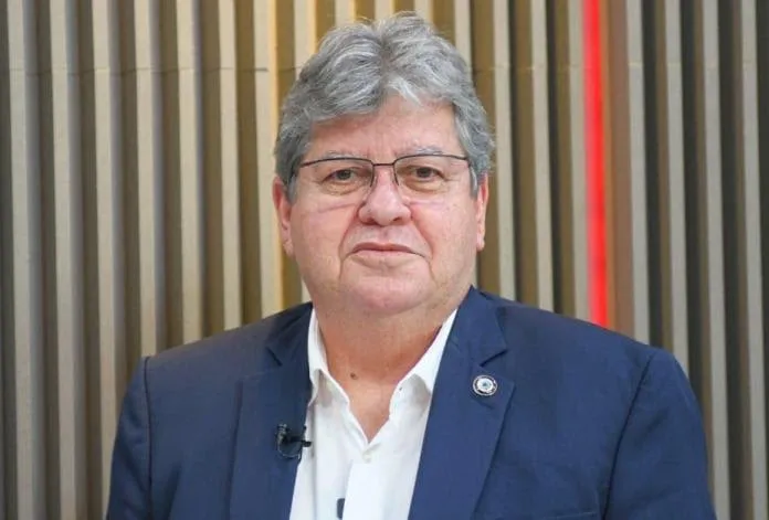 Governador João Azevêdo é internado em João Pessoa com crise de vesícula e pode passar por cirurgia