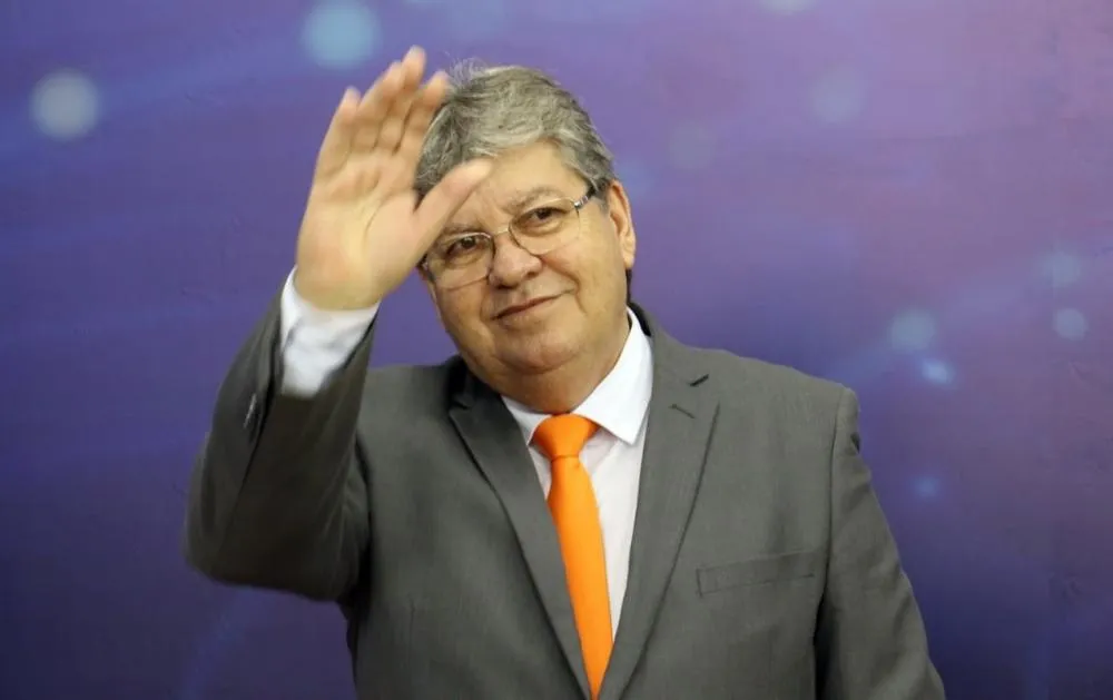 João Azevêdo passa por cirurgia de retirada da vesícula biliar e deve receber alta em até 48h