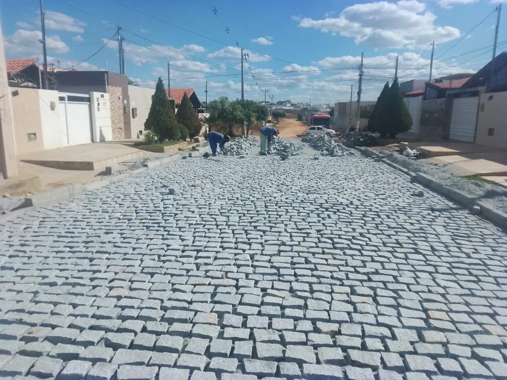 SEINFRA intensifica serviços de limpeza e obras em diversos bairros de Patos nesta segunda (25)