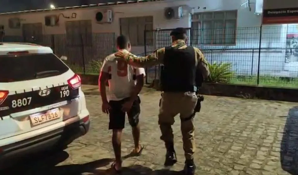 Mulher sofre agressões do marido embriagado e busca socorro em base da Polícia Militar, em João Pessoa