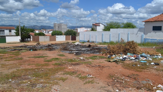 Secretaria de Serviços Públicos chama atenção para incêndios criminosos em lixo descartado de forma irregular na cidade de Patos