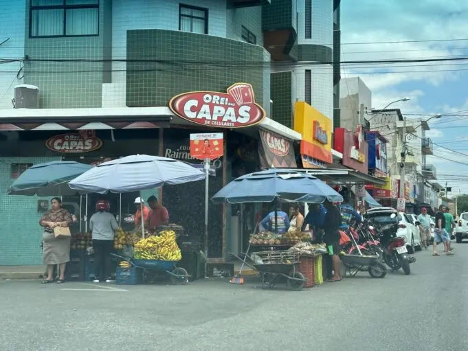 Justiça determina retirada de comerciantes irregulares na feira livre de Patos