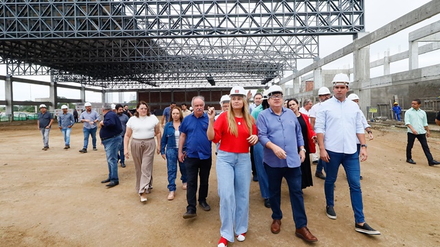 João Azevêdo inspeciona obras e acompanha trabalhos das forças de Segurança no Centro de Comando e Controle de Campina Grande 
